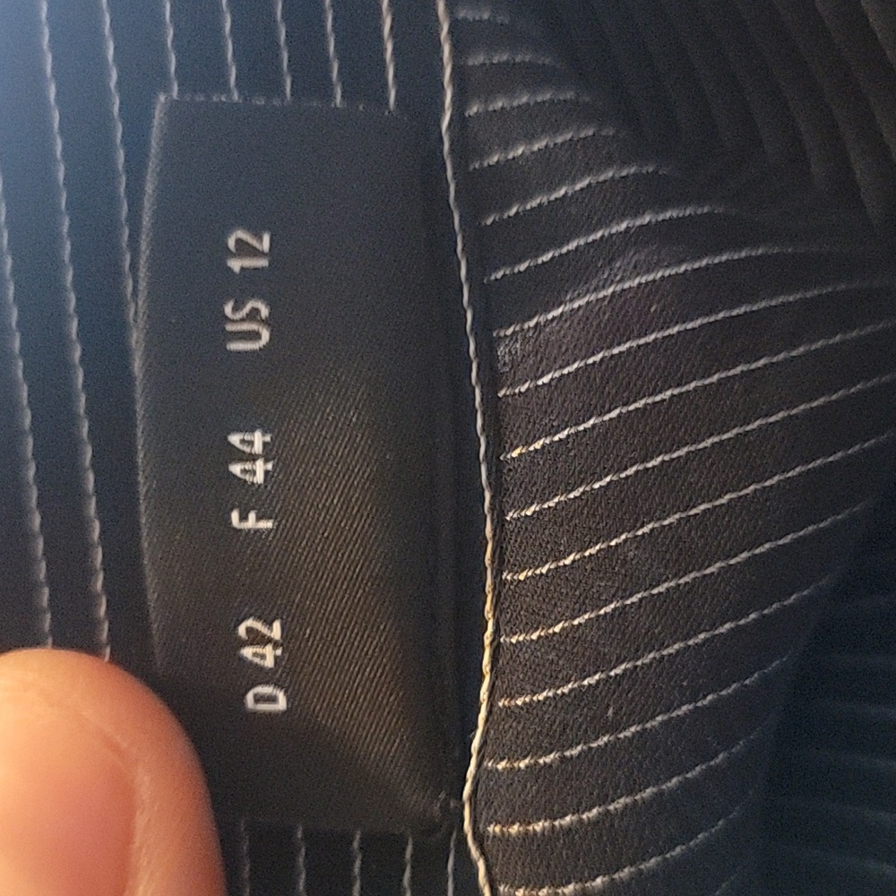 🆕️ AKRIS Silk Crepe Blouse - Picture 8 of 9